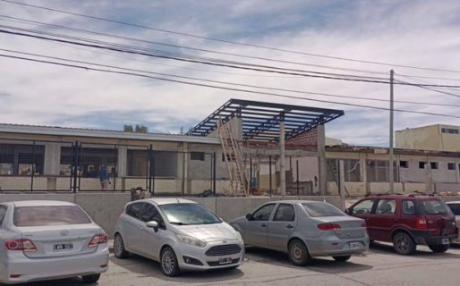 Padres de alumnos recibieron con satisfacción la vuelta del Biología Marina a su edificio