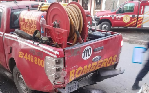 Accidente en El Bolsón: Una camioneta de Bomberos que combatía el fuego quedó fuera de servicio