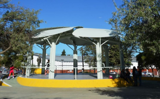 El ropero solidario de «Los 15 Desgraciados» estará en la plaza Carlos Gardel