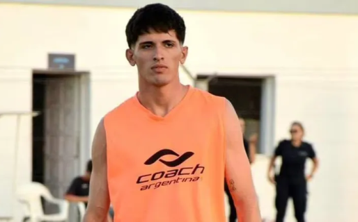 Dolor en el fútbol: un jugador de 20 años falleció tras descompensarse en un partido