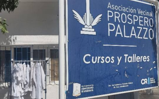 La vecinal de Palazzo continúa recibiendo guardapolvos para el “perchero solidario”