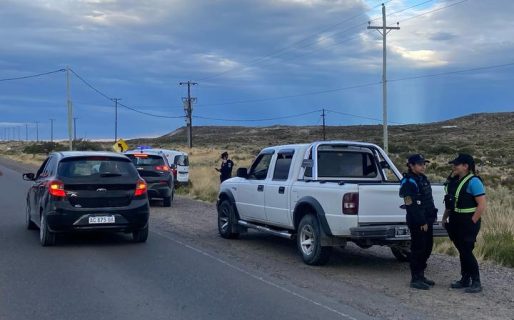 Manejaban por Ruta Provincial N°1 con una camioneta con pedido de secuestro