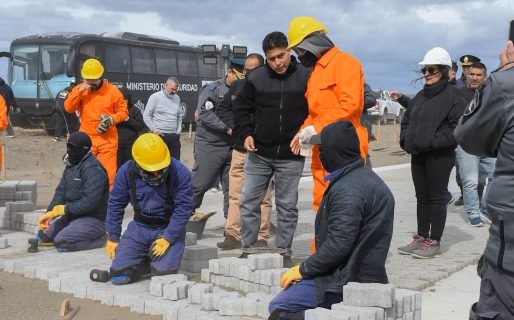 Presos de Santa Cruz fueron empleados por la Gobernación para realizar obras de construcción