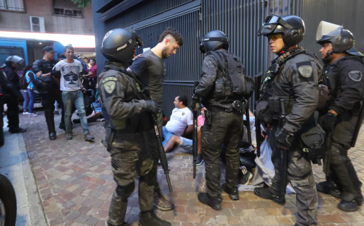 Hay más de 100 detenidos tras la marcha afuera del Congreso