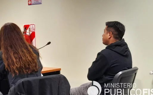 Cuatro policías fueron condenados por desnudar y golpear a un hombre