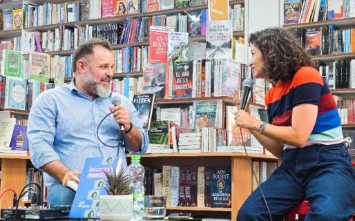 Julia Mengolini presentó su libro «Las caras del monstruo» en Comodoro