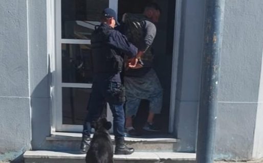Detuvieron a un hombre intentando ingresar a un edificio por una ventana