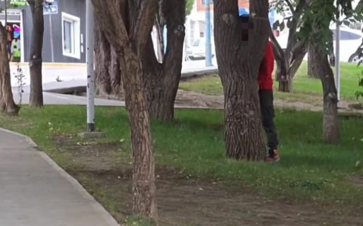 Captó a un depravado que se tocaba mientras la observaba en plena avenida Rivadavia