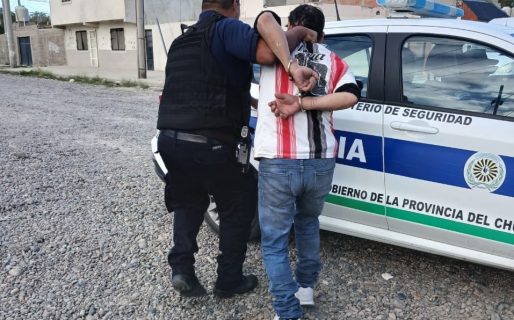 Quisieron ingresar a una vivienda, dos escaparon y uno fue aprehendido por un testigo