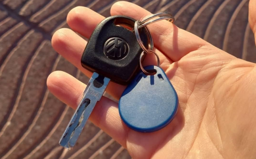 Encontraron la llave de un auto en la Costanera y el dueño todavía no aparece