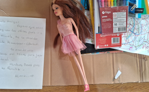 Una nena donó su muñeca favorita a Bahía Blanca y escribió una carta: «así tenés para jugar»