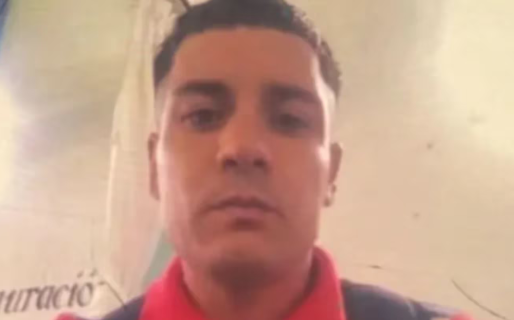 Un hombre de 31 años apuñaló a su exnovia de 16, mató a su exsuegro y escapó