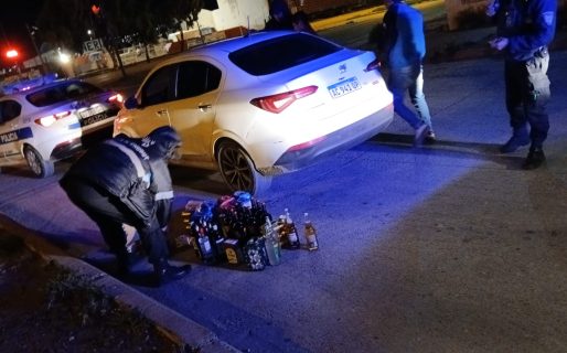 Lo atraparon haciendo delivery de bebidas alcohólicas