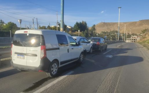 Tres vehículos involucrados en un accidente sobre Avenida Libertador