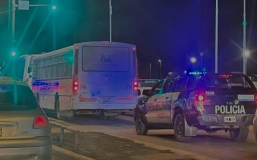 Tránsito colapsado y una hora de demora para pasar del centro a zona norte: un pasajero se desvaneció a bordo de un colectivo