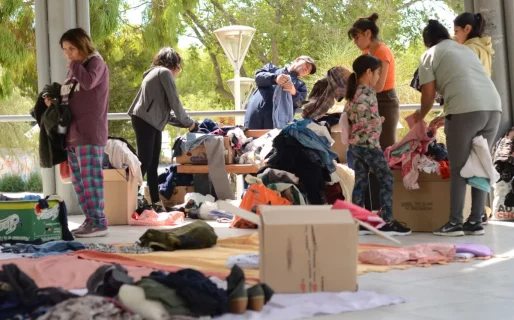 Juntan donaciones para una nueva jornada de “Ropero Solidario” organizada por el Centro Vanguardia
