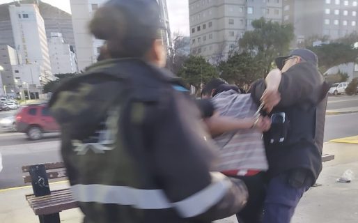 Golpeó y robó una cartera en plena calle: fue detenido a pocas cuadras del Centro Cultural