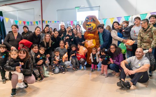 Más de 200 niños de los Jardines Maternales festejaron su día en el Centro Cultural