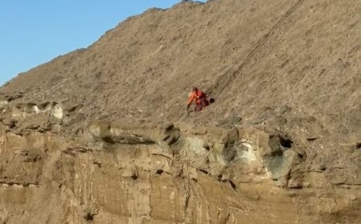 Intentan rescatar a un perro sobre la ladera del Chenque