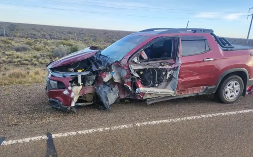 Se durmió mientras manejaba, cruzó de carril y chocó de frente con otro vehículo