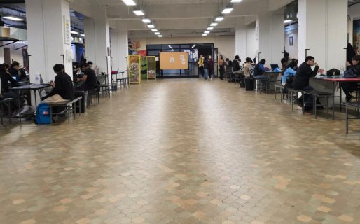 Alrededor de 300 estudiantes asisten al comedor universitario