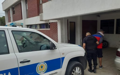 Tenía pedido de captura y lo atraparon caminando por el barrio 9 de julio