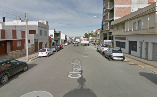 Le robaron una computadora del auto y ofrece recompensa a quien la devuelva