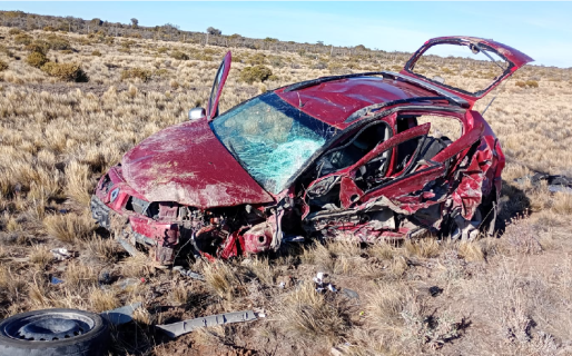 Una mujer esquivó a un conductor dormido pero volcó en el intento: sobrevivió de milagro