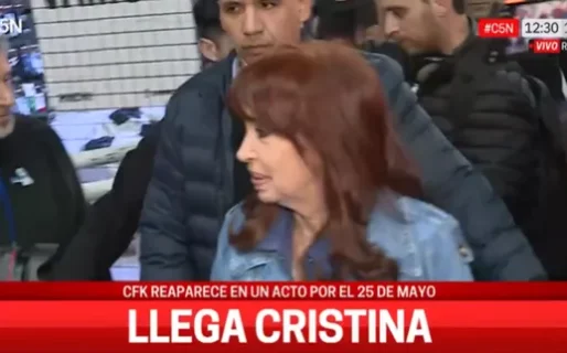Así llegaba Cristina Kirchner al acto por el 25 de Mayo