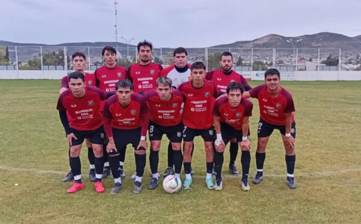 Deportivo Portugués goleó a San Martín y se acerca al líder