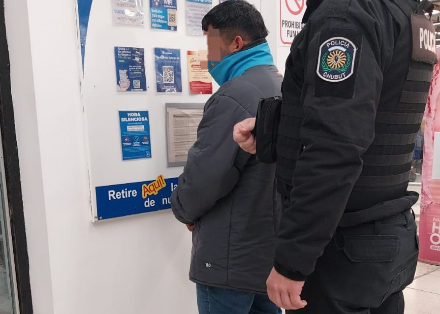 Joven de 20 años detenido por robar abrigo | El Comodorense