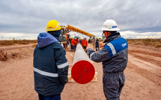 Los detalles del préstamo inédito de USD 1.700 millones que ultiman las principales petroleras para una obra clave en Vaca Muerta