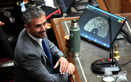 El Congreso espera la letra chica de los anuncios económicos y la oposición quiere respuestas de Luis Caputo