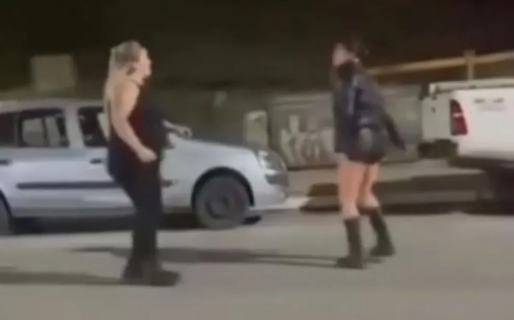 Brutal pelea entre mujeres a la salida de un recital de Karina “La Princesita”