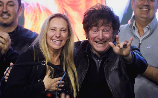 Karina Milei organiza un acto en Gonnet sin público, evidenciando la falta de apoyo a la campaña