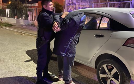 Iban sin patente y con una pistola cargada: fueron detenidos