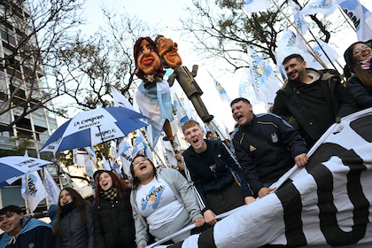 Cristina Kirchner le habló a la militancia en Plaza de Mayo: “Lo que más me gustó escuchar fue que vamos a volver”