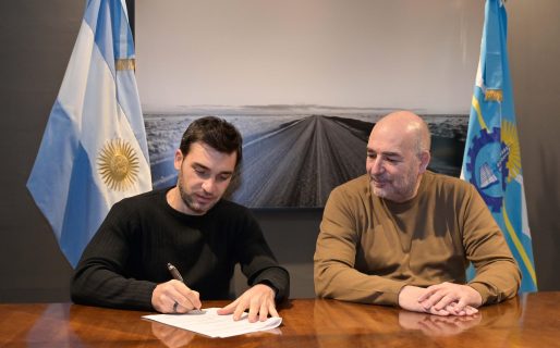 Torres firmó el decreto convocando a la ciudadanía a votar la eliminación de los fueros el próximo 26 de octubre