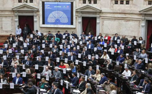 Diputados: la oposición aprobó una suba del 7,2% de las jubilaciones y un bono de $110.000 mensuales