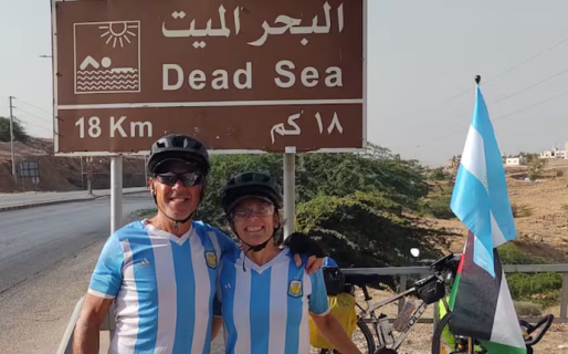 El argentino de 55 años que recorre el mundo en bici y planea hacer 14.000 km rumbo al Mundial 2026