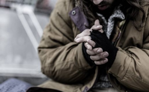 “No aguanto más el frío”: desesperado pedido de un hombre en situación de calle