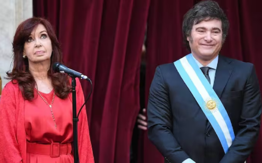 CFK volvió a cargar contra Milei: “No podés no darte cuenta de que estás yendo a un callejón sin salida”