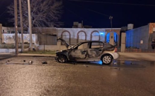 Se incendió un vehículo el calle Francisco Behr