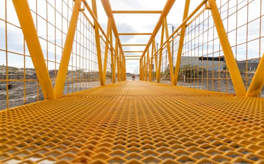 Se construyó el puente en el barrio La Cantera en Km8