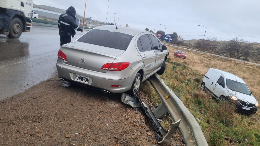 Perdió el control del auto y despistó en la rotonda de Ruta 3 y 26 | El ...