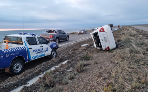 Accidente en la Ruta 3: auto volcó tras perder el control por escarcha
