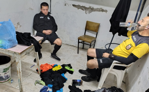 Le robaron a los árbitros