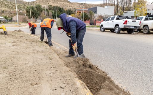 Se concretaron trabajos de reacondicionamiento en la rotonda de acceso a barrio Saavedra