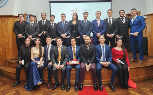 Un comodorense obtuvo el título de ingeniero nuclear y recibió una distinción por su trabajo final