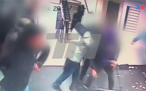 Video: así fue el ataque de militantes K al edificio de TN y eltrece tras la condena a CFK